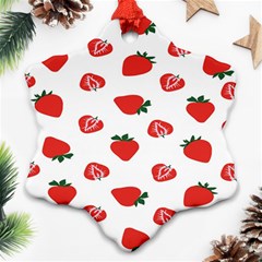 Red Fruit Strawberry Pattern Ornament (snowflake)