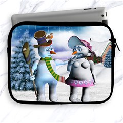 Funny, Cute Snowman And Snow Women In A Winter Landscape Apple Ipad 2/3/4 Zipper Cases by FantasyWorld7