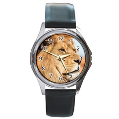 Big Male Lion Looking Right Round Metal Watch by Ucco