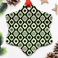 Green Ornate Christmas Pattern Ornament (snowflake)