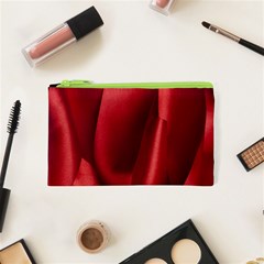 Red Fabric Textile Macro Detail Cosmetic Bag (xs) by Celenk