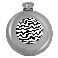 Polynoise Bw Round Hip Flask (5 Oz) by jumpercat