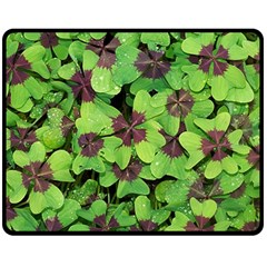 Luck Klee Lucky Clover Vierblattrig Double Sided Fleece Blanket (medium)  by Celenk