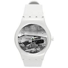 Omaha Airfield Airplain Hangar Round Plastic Sport Watch (M)