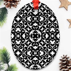 Black And White Geometric Pattern Oval Ornament (two Sides) by dflcprints