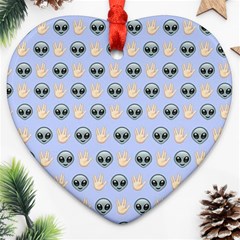 Alien Pattern Ornament (heart) by Sapixe