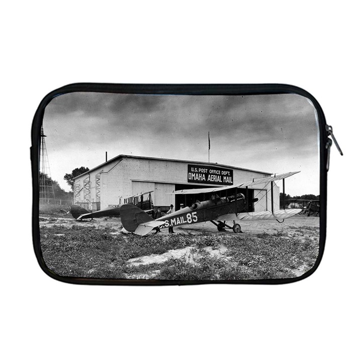 Omaha Airfield Airplain Hangar Apple MacBook Pro 17  Zipper Case