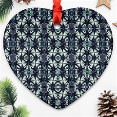 Intersecting Geometric Design Ornament (heart) by dflcprints