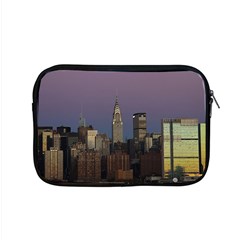 Skyline City Manhattan New York Apple Macbook Pro 15  Zipper Case by Simbadda