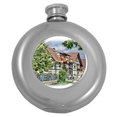 Homes Building Round Hip Flask (5 Oz) by Sapixe