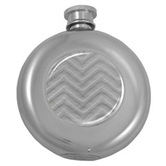 White Fabric Pattern Textile Round Hip Flask (5 Oz) by Sapixe