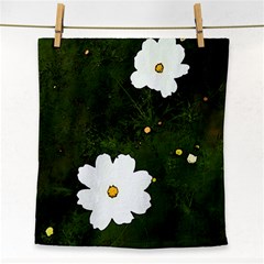 Daisies In Green Face Towel