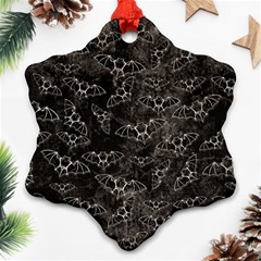 Vintage Halloween Bat Pattern Ornament (snowflake)