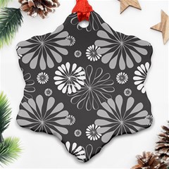 Floral Pattern Ornament (snowflake) by Hansue