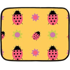 Ladybug Seamlessly Pattern Fleece Blanket (mini) by Sapixe