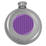 Pattern Spiders Purple and black Halloween Gothic Modern Round Hip Flask (5 oz) Front