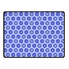 A Hexagonal Pattern Double Sided Fleece Blanket (Small) 