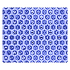 A Hexagonal Pattern Double Sided Flano Blanket (Small) 