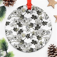 Black And White Floral Pattern Background Round Ornament (two Sides) by Sudhe