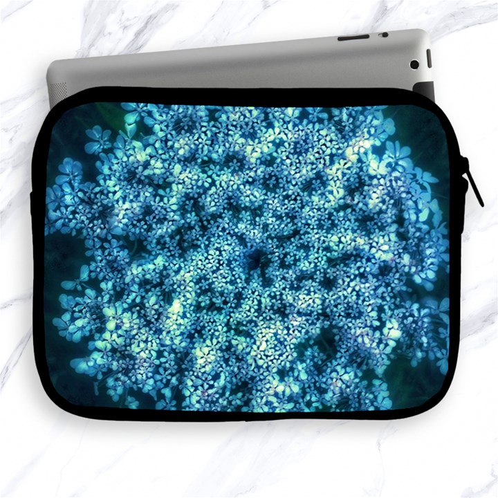 Queen Annes Lace in Neon Blue Apple iPad 2/3/4 Zipper Cases