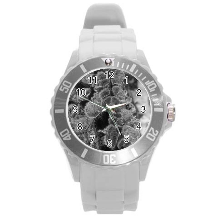 Tree Fungus Branch Vertical Black and White Round Plastic Sport Watch (L)