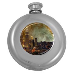 Big City Anorama Round Hip Flask (5 Oz) by Pakrebo