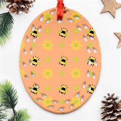 Bee Bug Nature Wallpaper Ornament (Oval Filigree)