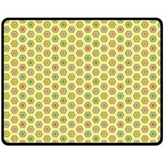 Hexagonal Pattern Unidirectional Yellow Double Sided Fleece Blanket (medium) 