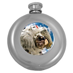 Astronaut Space Shuttle Discovery Round Hip Flask (5 Oz) by Pakrebo