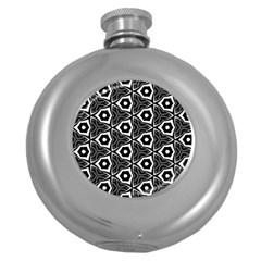 Black White Pattern Round Hip Flask (5 Oz) by Bajindul