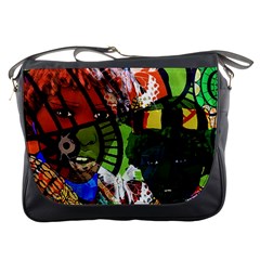 Design 4 Messenger Bag