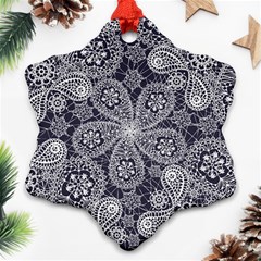 Flowers mandala Ornament (Snowflake)