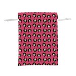 Retro Girl Daisy Chain Pattern Pink Lightweight Drawstring Pouch (M) Front