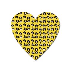 Retro Girl Daisy Chain Pattern Yellow Heart Magnet