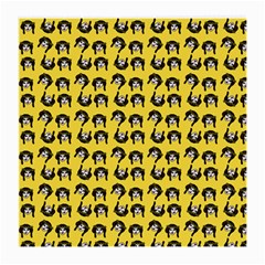 Retro Girl Daisy Chain Pattern Yellow Medium Glasses Cloth