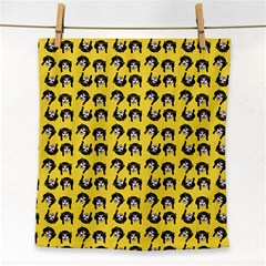 Retro Girl Daisy Chain Pattern Yellow Face Towel