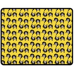 Retro Girl Daisy Chain Pattern Yellow Fleece Blanket (Medium) 