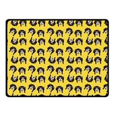 Retro Girl Daisy Chain Pattern Yellow Fleece Blanket (Small)