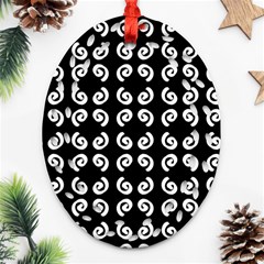 Abstrait spirale blanc/noir Oval Filigree Ornament (Two Sides)