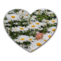 Champs de marguerites Heart Mousepads