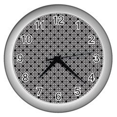 Pattern Formes Ronds Noir/blanc Wall Clock (silver) by kcreatif