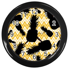 Ananas Chevrons Noir/jaune Wall Clock (black) by kcreatif