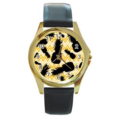 Ananas Chevrons Noir/jaune Round Gold Metal Watch by kcreatif