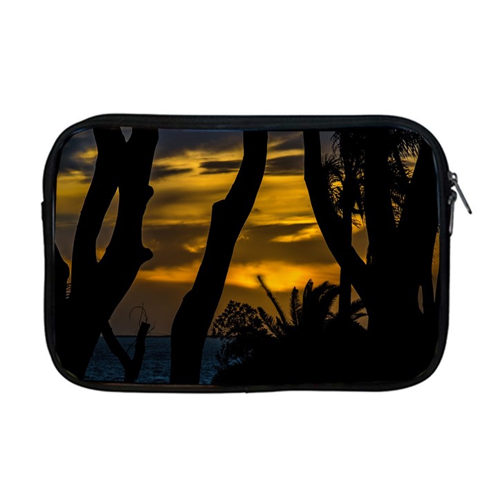 Silhouette Sunset Landscape Scene, Montevideo   Uruguay Apple MacBook Pro 17  Zipper Case