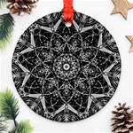 Black And White Pattern Round Ornament (Two Sides) Back