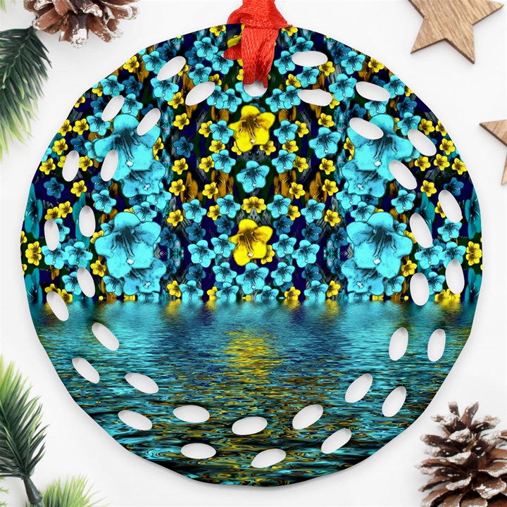 Flower Island And A Horizon Round Filigree Ornament (Two Sides)