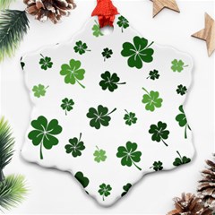 St Patricks Day Pattern Ornament (snowflake)