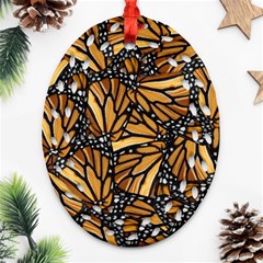 Monarch Butterfly Wings Pattern Ornament (Oval Filigree)