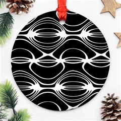 Black And White Clam Shell Pattern Round Ornament (two Sides) by SpinnyChairDesigns