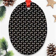 Daisy Black Ornament (oval)